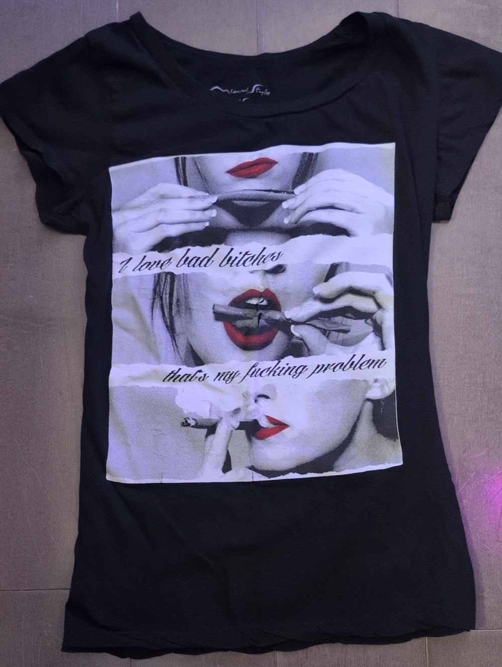 Black Short-Sleeve Graphic Tee with Red Lip Accents